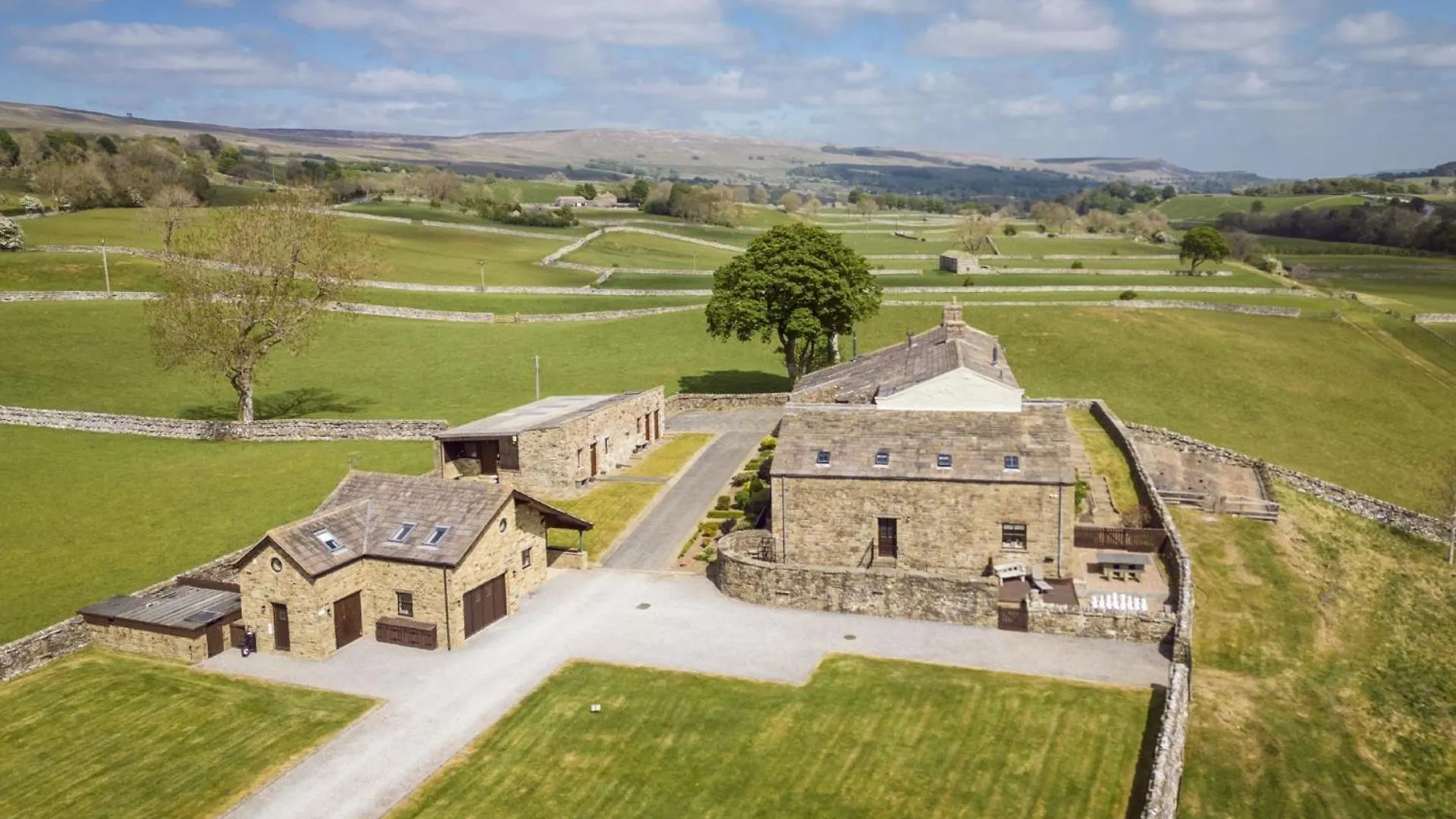 Hill Top Farm 22 Bainbridge 0*,  United Kingdom